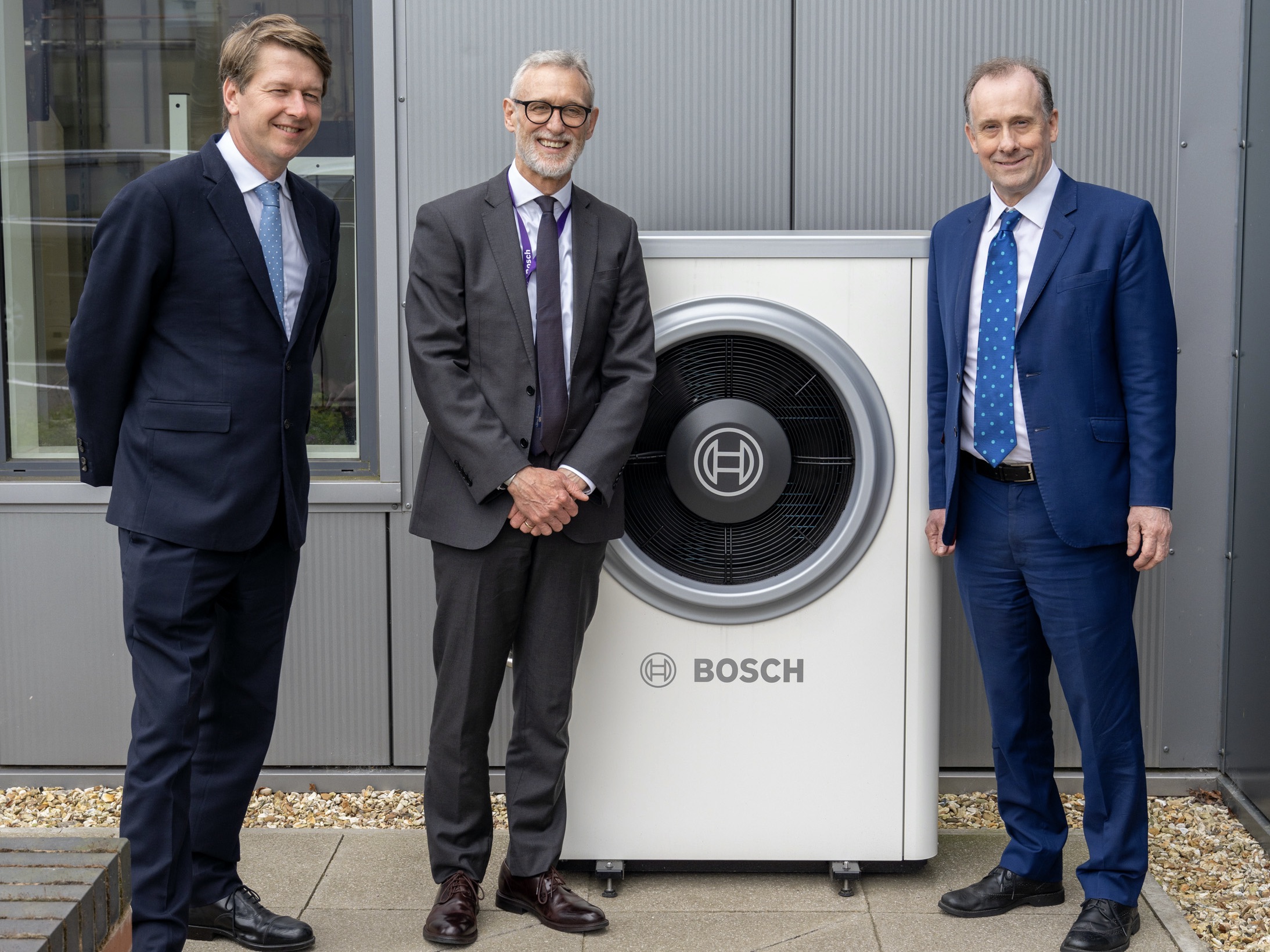 Minister sees latest in low carbon technology