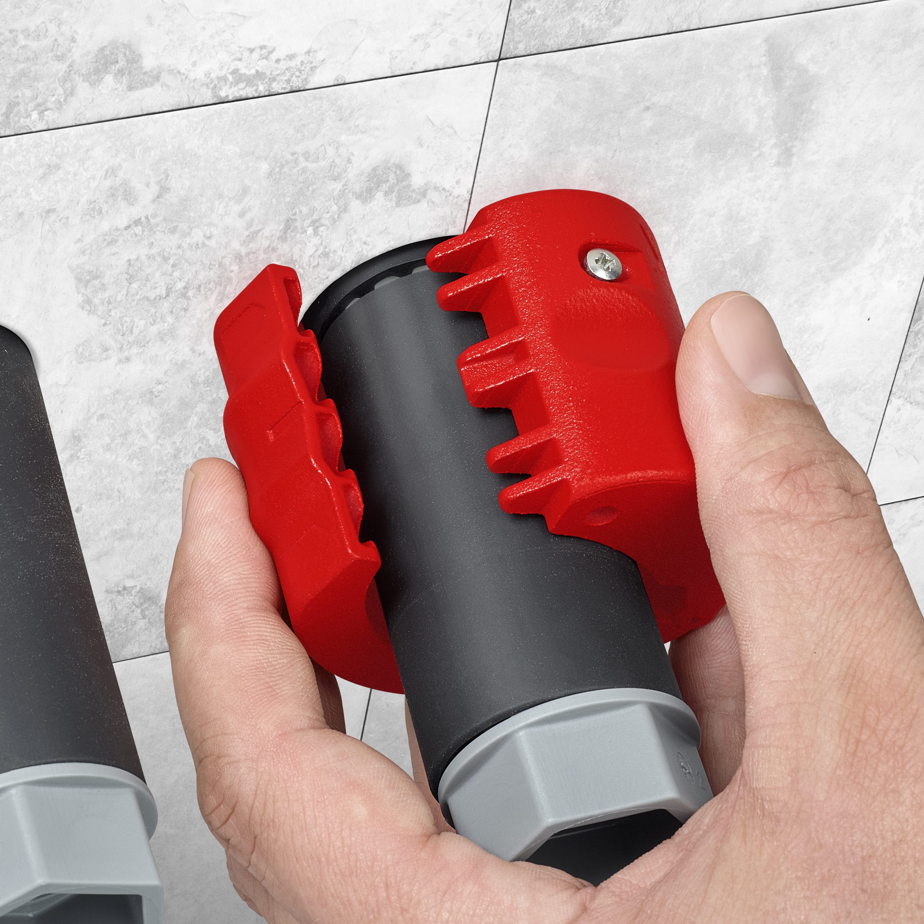 BiX: cutter for plastic pipes and sealing sleeves