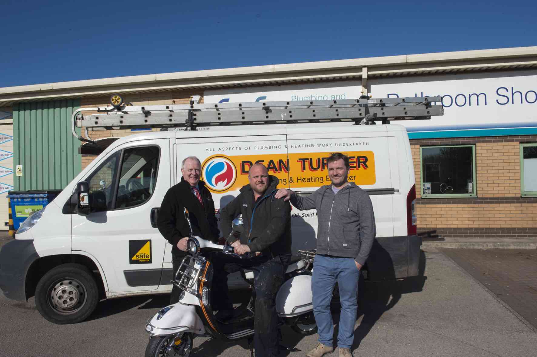 Installer scoots off