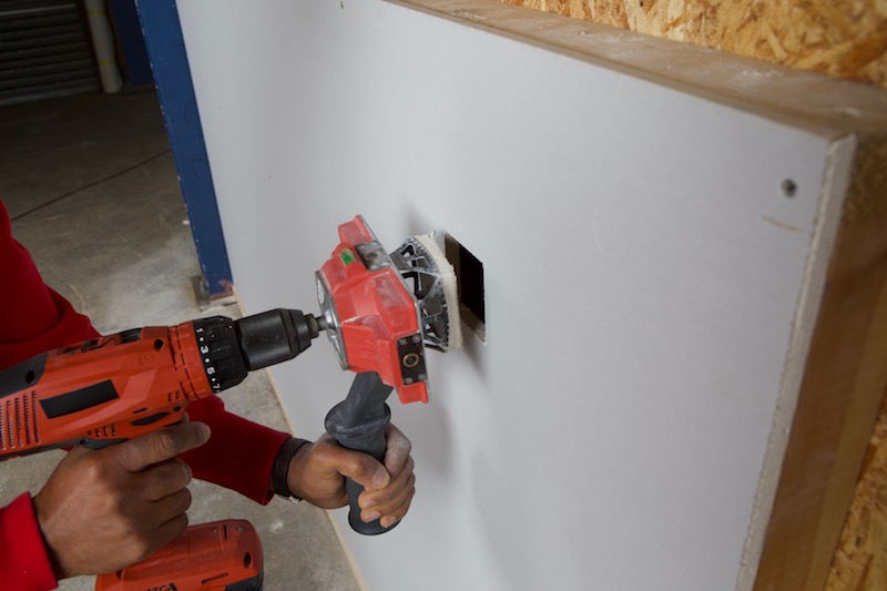 Drill accessory lets you square the circle