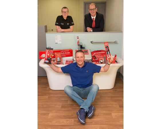 #FillANabis winner bathed in tools